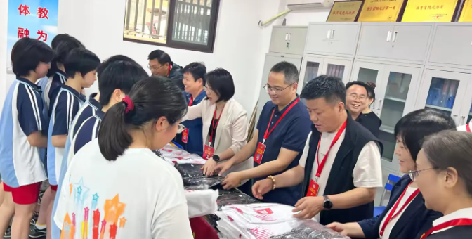 西安市碑林區(qū)政協(xié)王精濤委員工作室開展“六一”慰問活動(dòng)